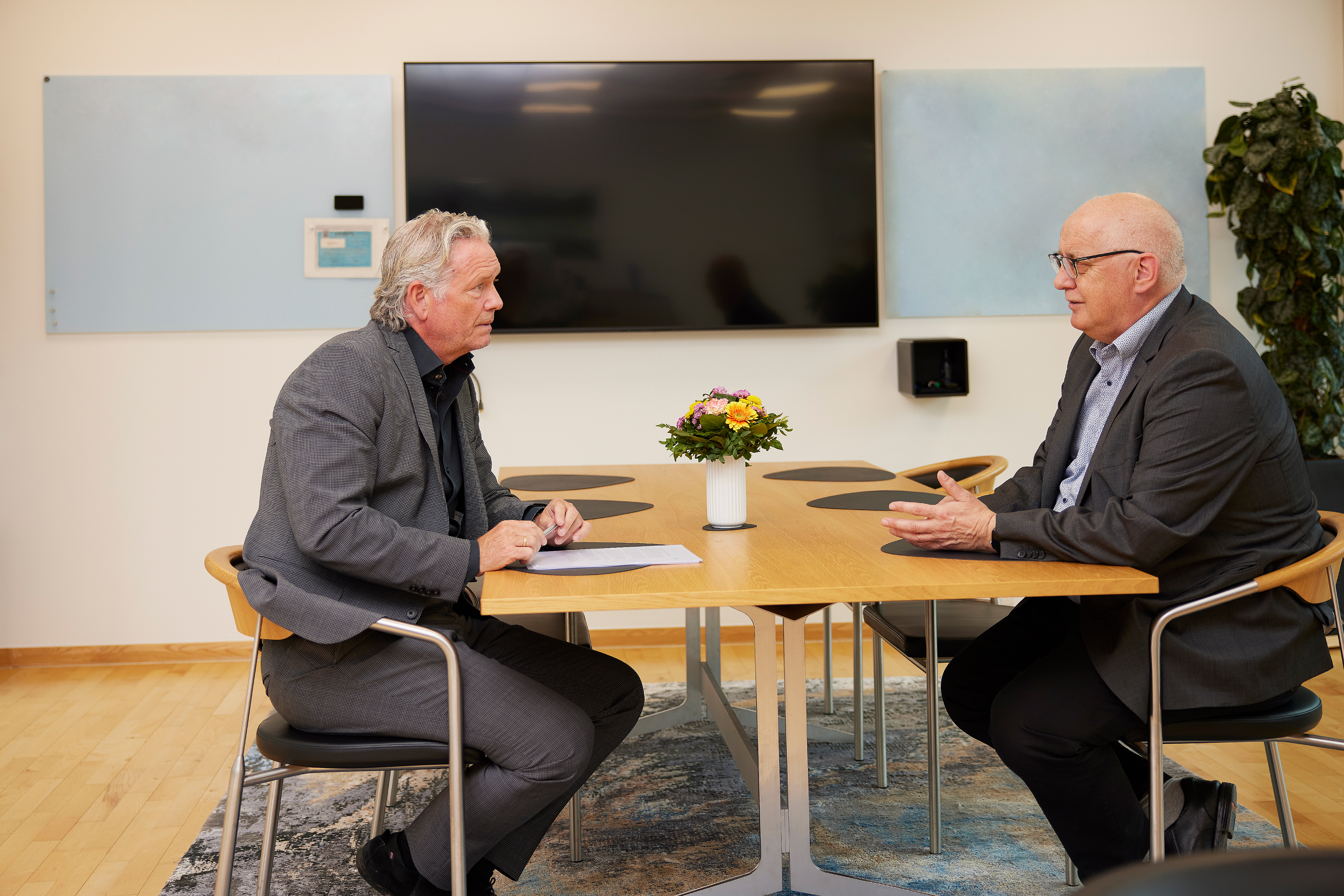 ER DET OK AT SÆTTE PRISEN OP UDEN AT VARSLE SINE KUNDER?