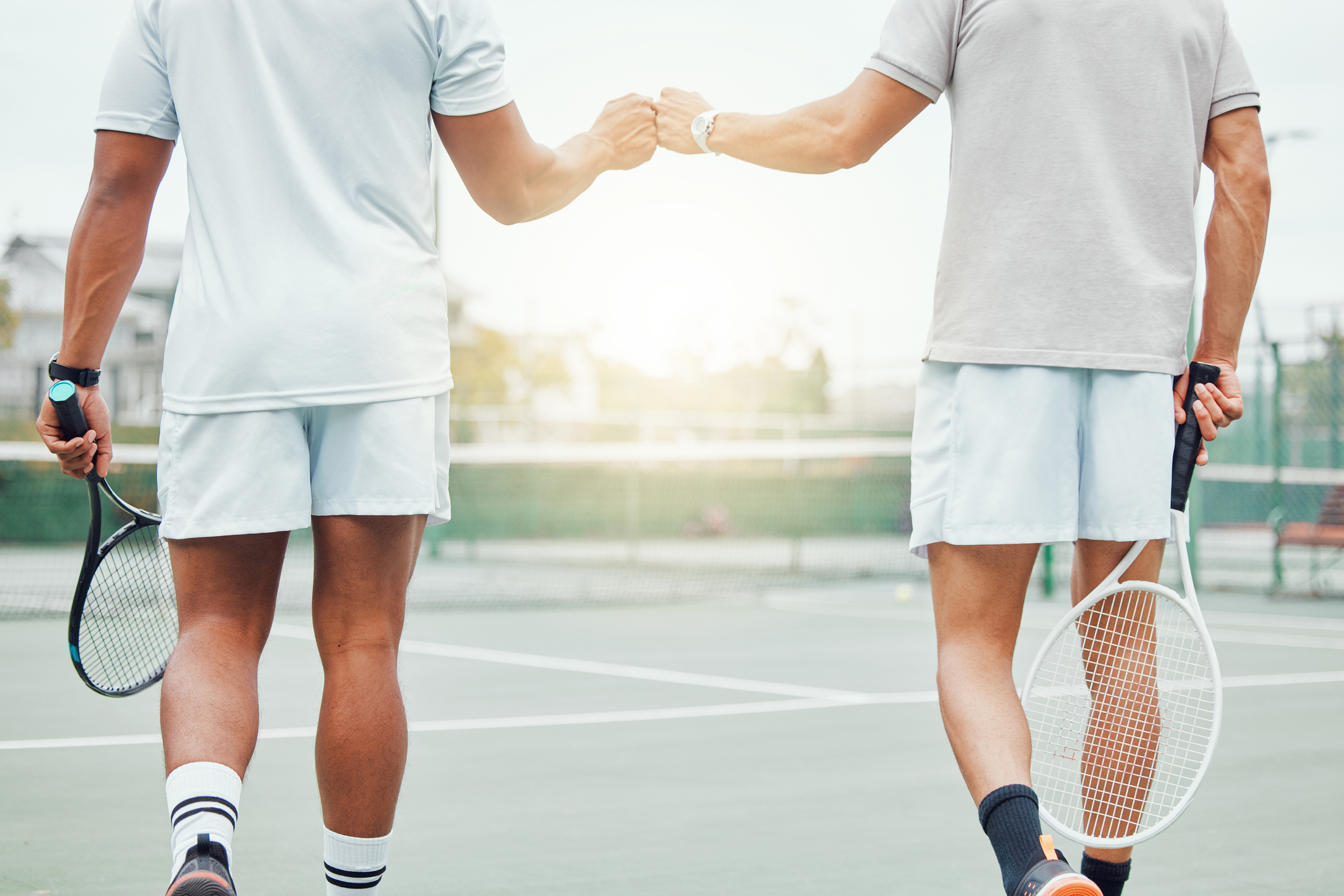 2 tennisspillere, der er klar til kamp